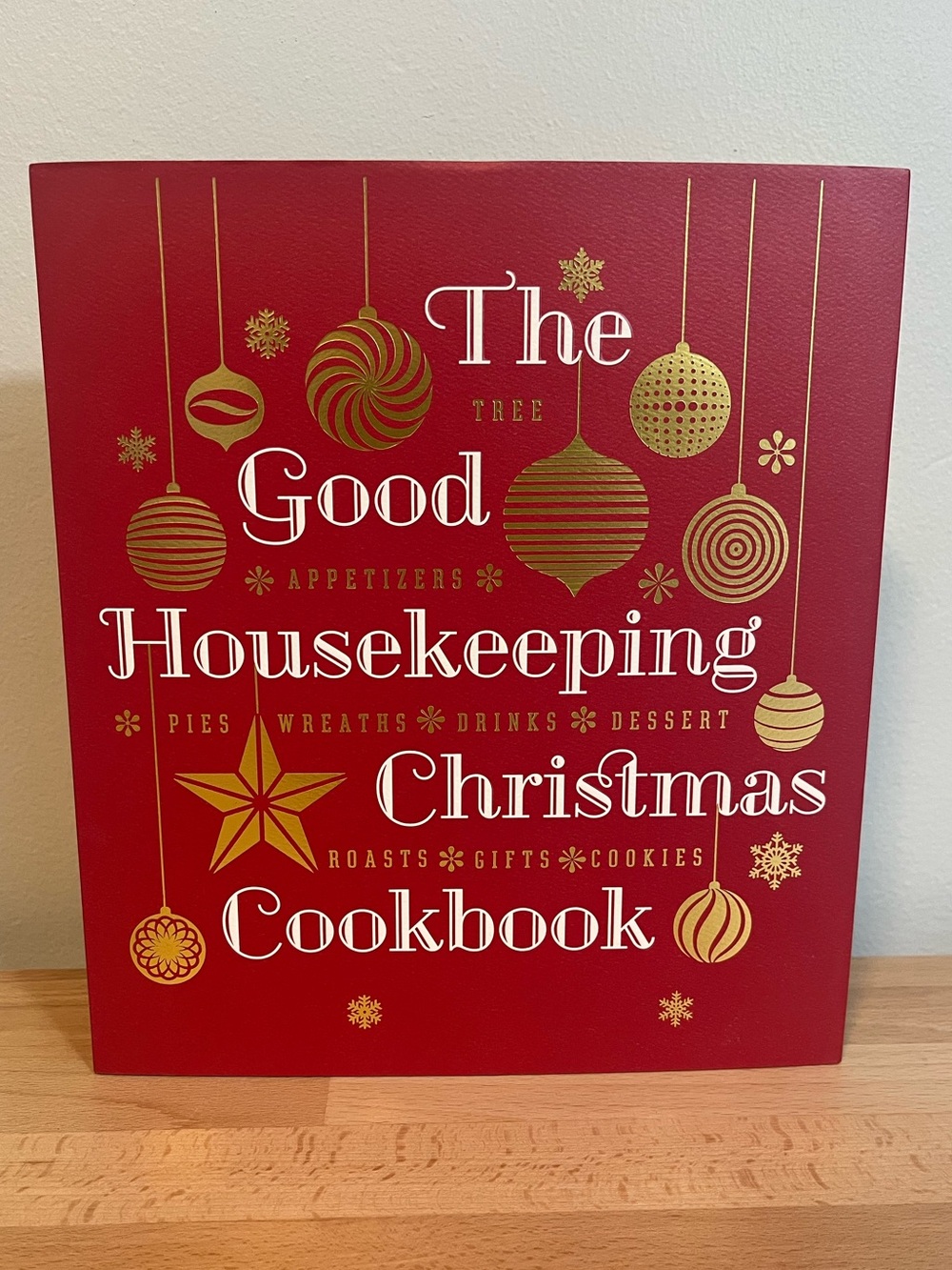 The Good Housekeeping Christmas Cookbook: Recipes, Decorating, Crafts, Gifts